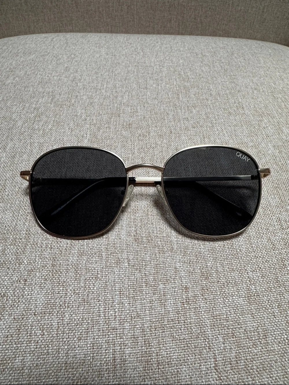 Quay Australia JEZABELL Round Sunglasses - Gold/ Smoke